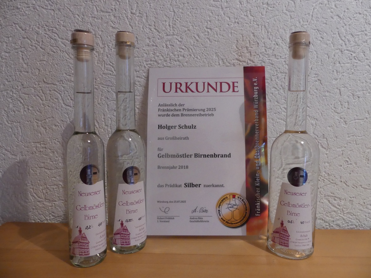 Gelbmöstler Birnenbrand mit der Silber-Urkunde von 2025